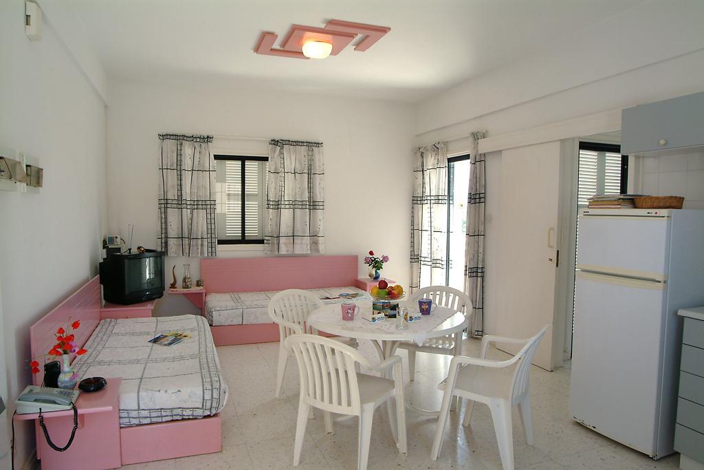 Sunbay Apartments Pyla Exterior foto