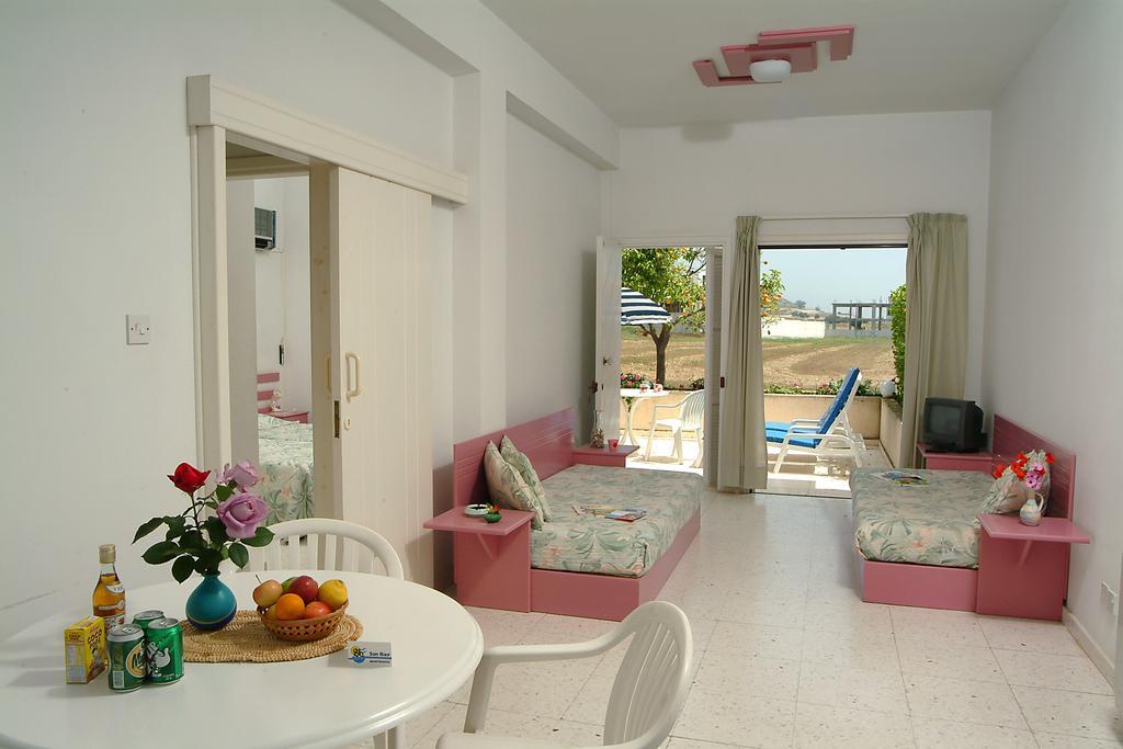 Sunbay Apartments Pyla Exterior foto